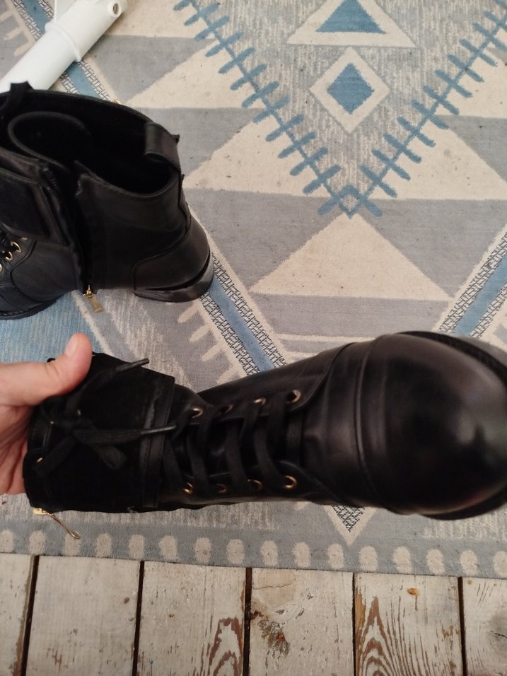 Kilitli Siyah Deri Goth Kadın Bot - Görsel 5