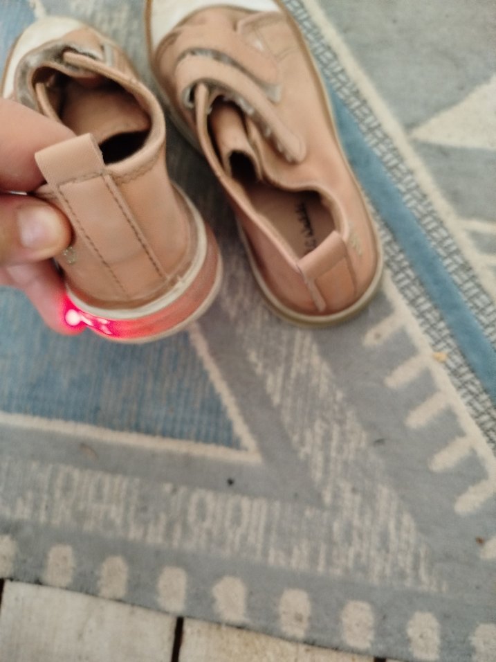 Kız Çocuk Bej Cırtcırtlı Spor Ayakkabı - Görsel 3