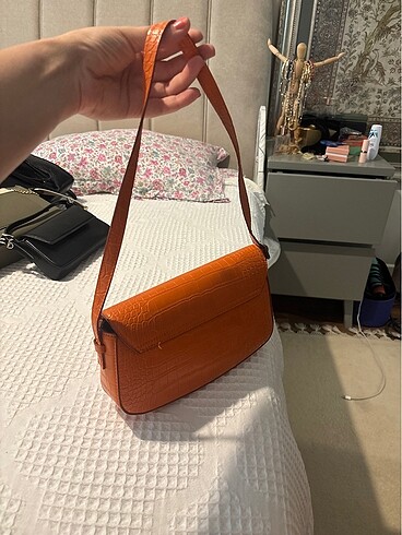 Beden Mango turuncu kol çantası içinde gizli cebi kullanışlı renk olar