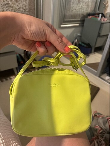 Pull&bear limon yeşili çanta fosforlu pratik kullanımda al çok
