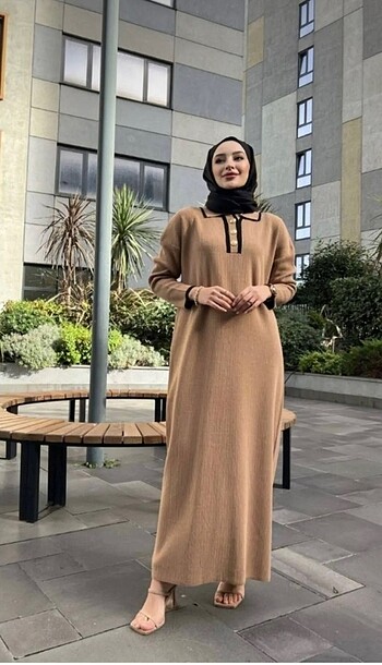 Üç düğmeli triko elbise renkleri mevcuttur