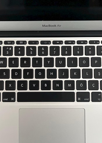 Beyaz MacBook Air Dizüstü Bilgisayar - Görsel 5