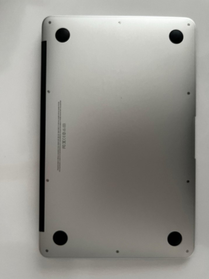 Beyaz MacBook Air Dizüstü Bilgisayar - Görsel 4