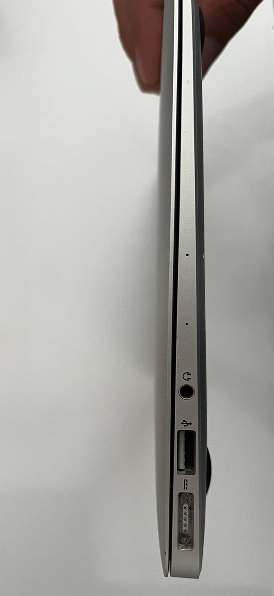 Beyaz MacBook Air Dizüstü Bilgisayar - Görsel 3