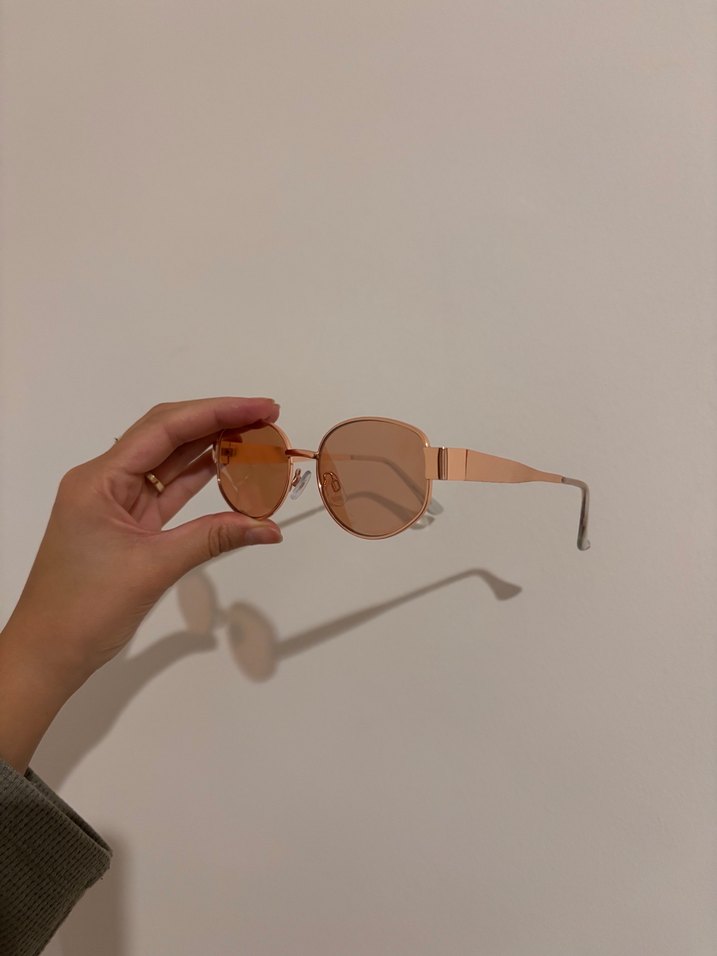 Pembe stradivarius güneş gözlüğü - Görsel 2