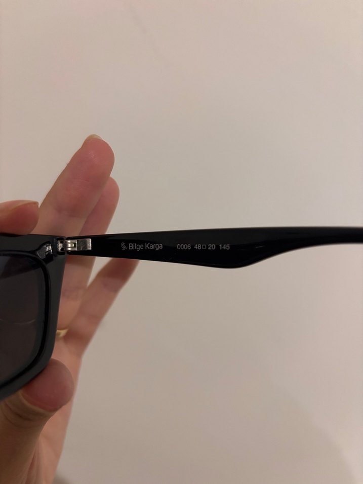 Kadın Siyah Minimalist Güneş Gözlüğü - Görsel 3