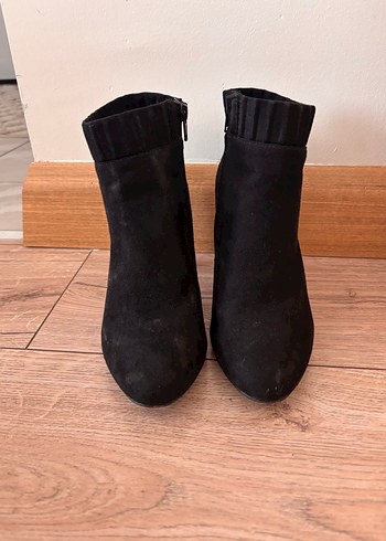 Siyah Süet Stiletto Topuklu Kadın Bot - Görsel 2