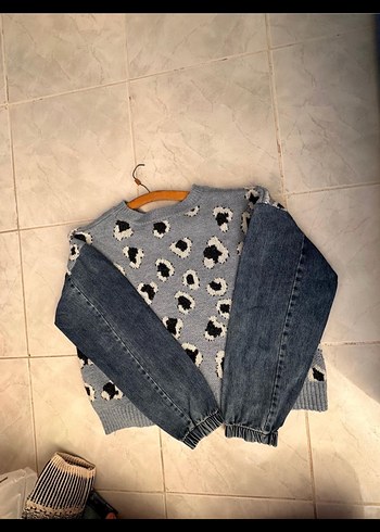 Gri Bağlama Desenli Triko ve Denim Kollu Kadın Kazak