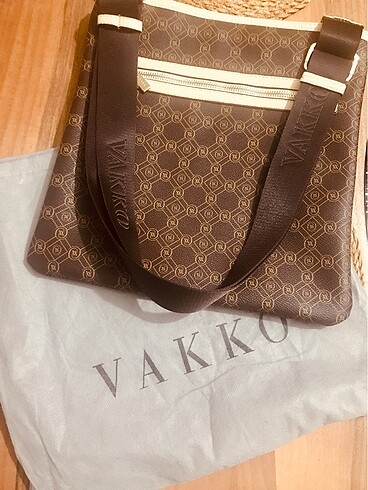 VAKKO POSTACI ÇANTA?