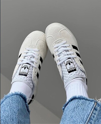 37 Beden beyaz Renk Adidas gazelle
