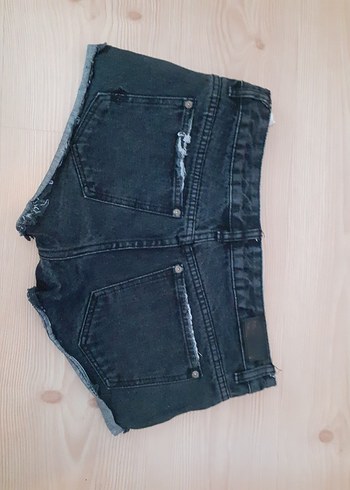 Pull and Bear Düğmeli Siyah Mini Denim Şort