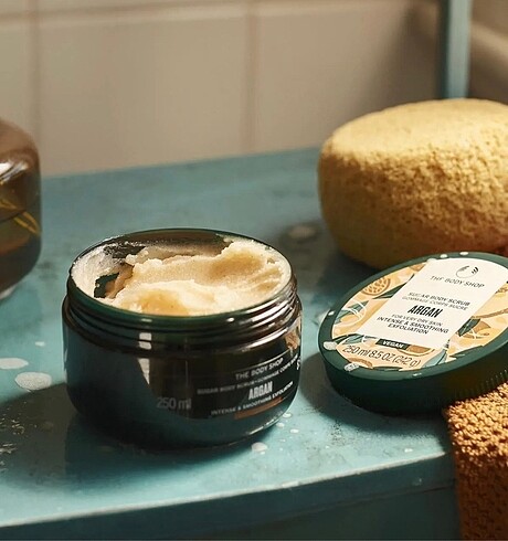 The Body Shop The body shoo vücut peelingi