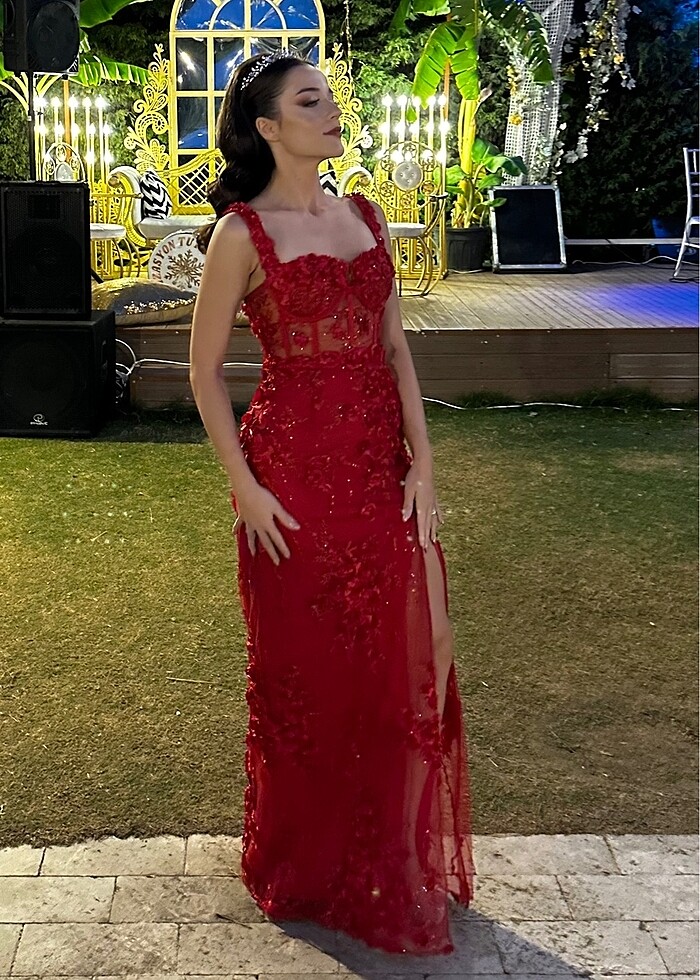 Alfabeta Kırmızı Gül işlemeli Yırtmaçlı Abiye - Görsel 3