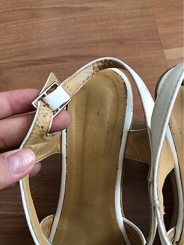 38 Beden beyaz Renk Derimod dolgu topuk ayakkabı