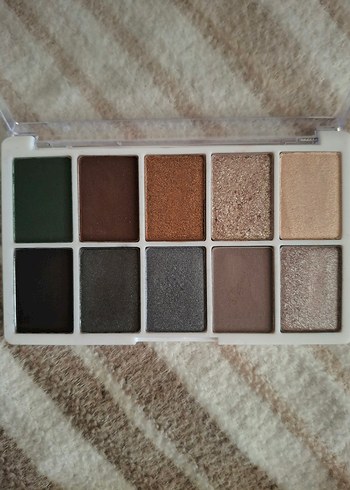 Wet n wild wet n wild far paleti