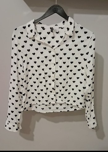 H&M Mini Düğmeli Siyah Kalp Baskılı Kadın Gömlek