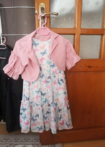 Pembe Kelebek Desenli Kız Elbisesi ve Volanlı Ceket