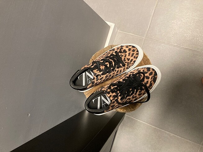 Zara Zara leopar desenli ayakkabı