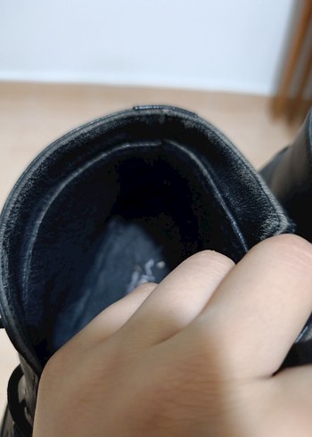 Siyah Minimalist kadin Bot - Görsel 6