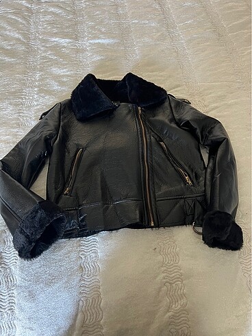 Dışı deri içi kürklü biker mont