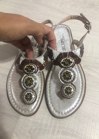 Boncuk İşlemeli Çok Renkli Sandalet