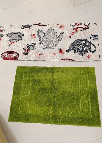 Yeşil Banyo Paspası ve Desenli Gri Paspas