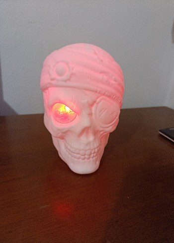 Renkli Işıklı Kafatası Figürin - Görsel 3