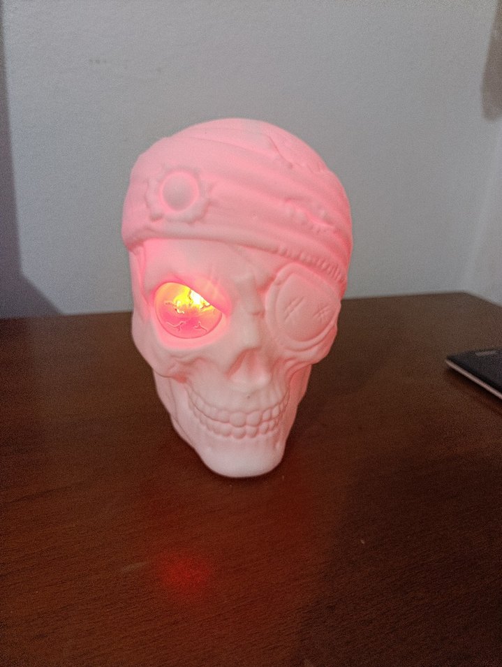 Renkli Işıklı Kafatası Figürin - Görsel 3