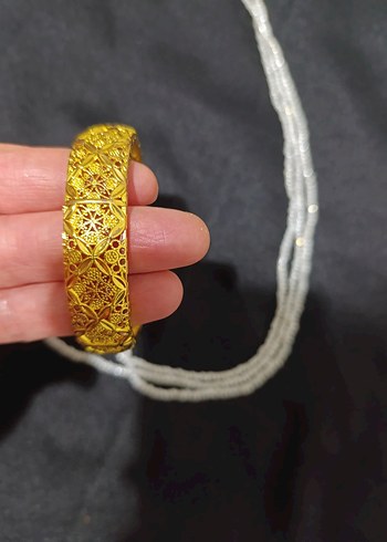 Altın Renkli bilezik ve Boncuklu Kadın kolye - Görsel 2