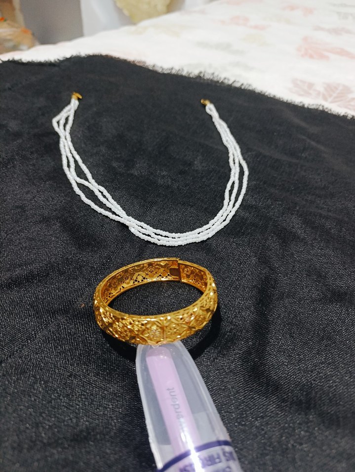 Altın Renkli bilezik ve Boncuklu Kadın kolye - Görsel 5