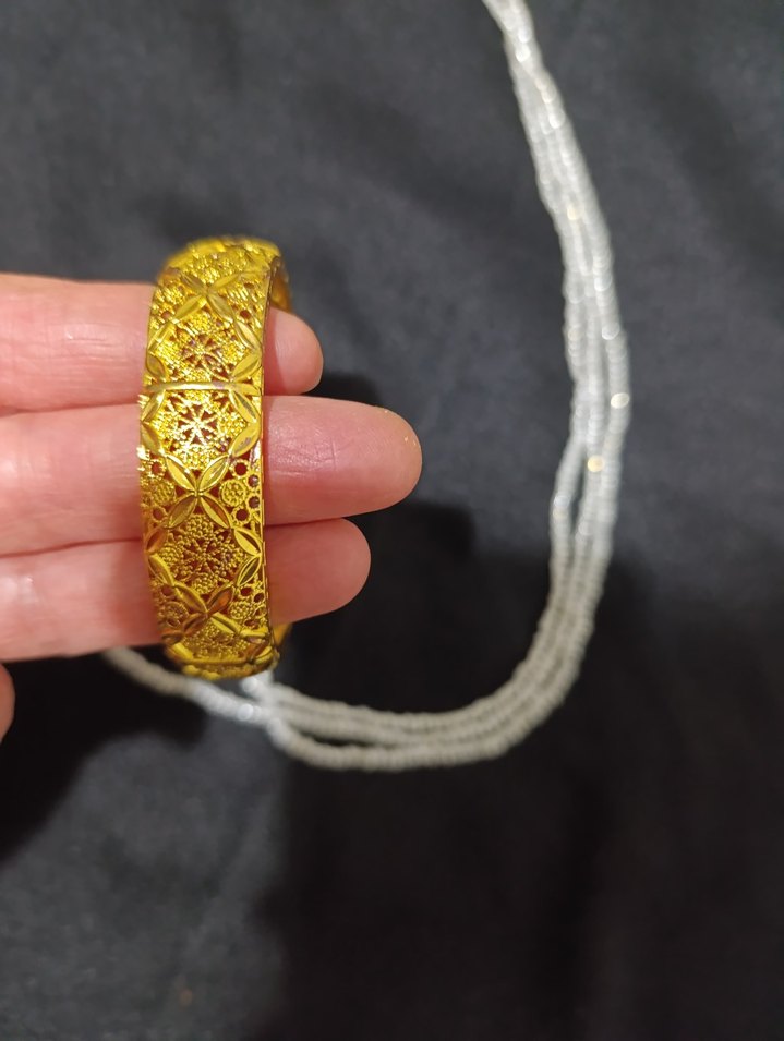 Altın Renkli bilezik ve Boncuklu Kadın kolye - Görsel 2