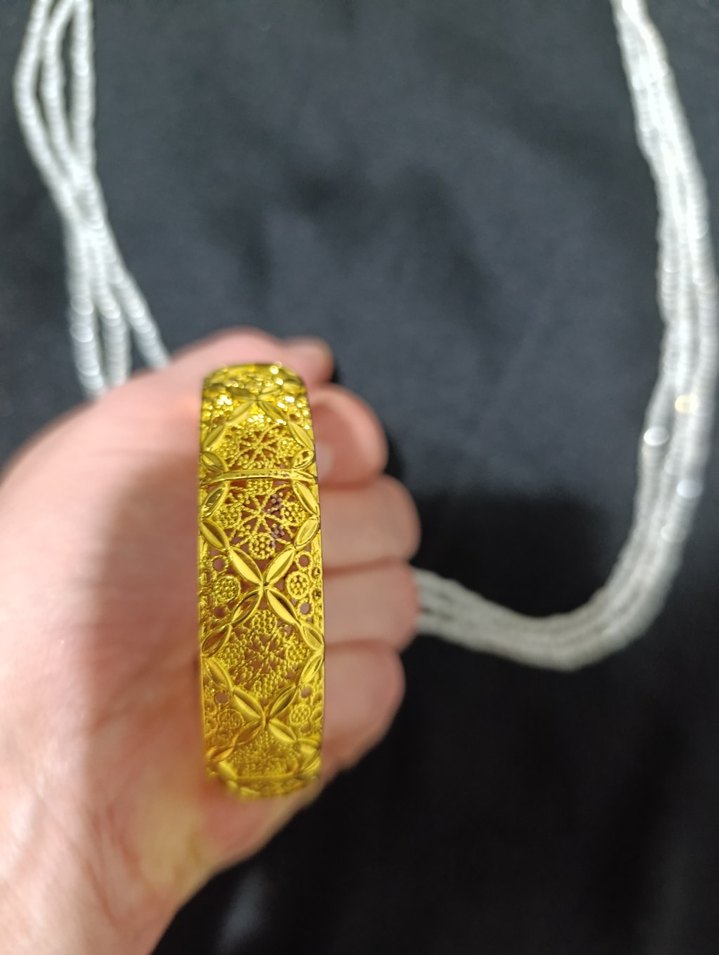 Altın Renkli bilezik ve Boncuklu Kadın kolye - Görsel 3