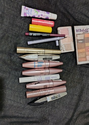 çeşitli makyaj malzemeleri - Görsel 6