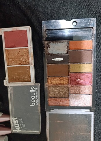 çeşitli makyaj malzemeleri - Görsel 2