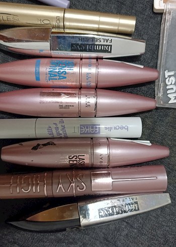 çeşitli makyaj malzemeleri - Görsel 3