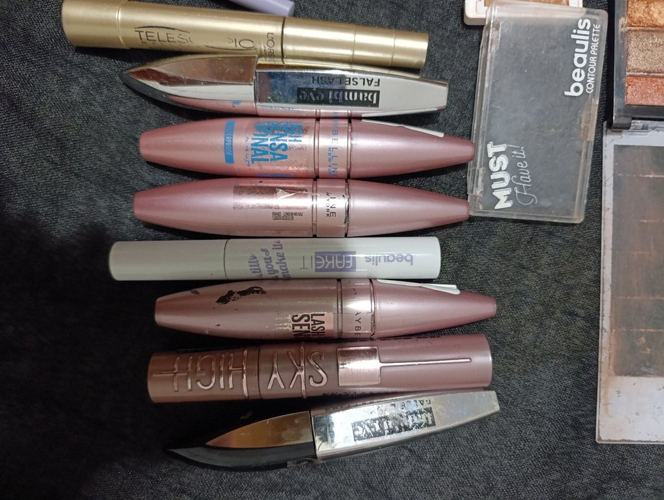 çeşitli makyaj malzemeleri - Görsel 3