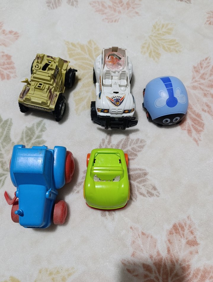 Renkli Oyuncak Arabalar Seti - Görsel 2