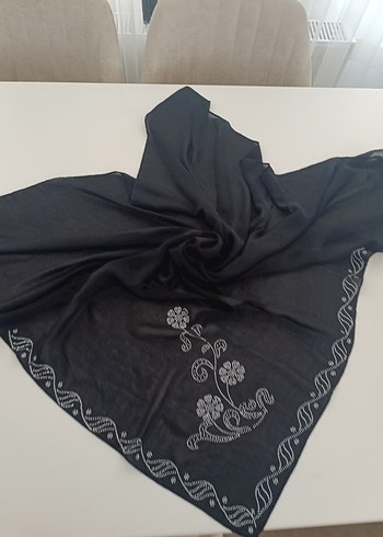 Beden siyah Renk Boncuk İşlemeli Siyah Kadın Şal