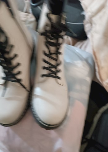 Beyaz Kadın Stiletto Topuklu Lastik Bot