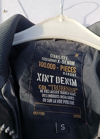 Xint Xnit denim markası trençkot