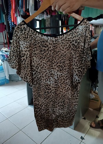 Leopar Desenli V Yaka Kısa Kollu Bluz