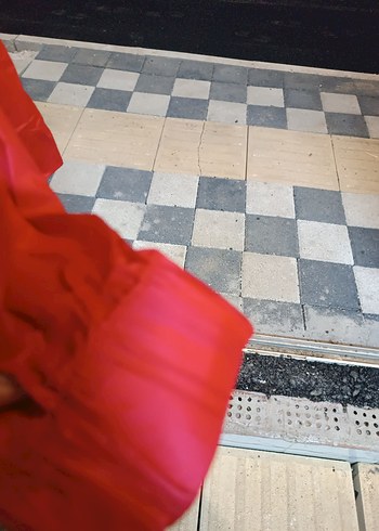 Kadın Parlak Kırmızı Midi Yağmurluk - Görsel 3