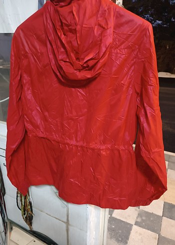 Kadın Parlak Kırmızı Midi Yağmurluk - Görsel 2