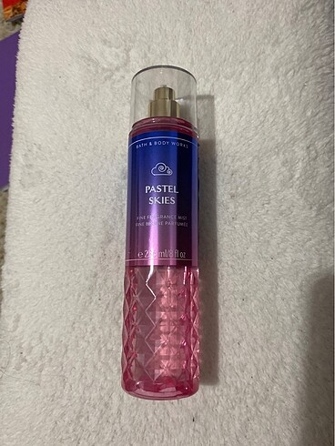 Beden Bath and body works pastel skies