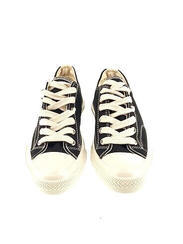 40 Beden Converse Spor Ayakkabı %70 İndirimli.