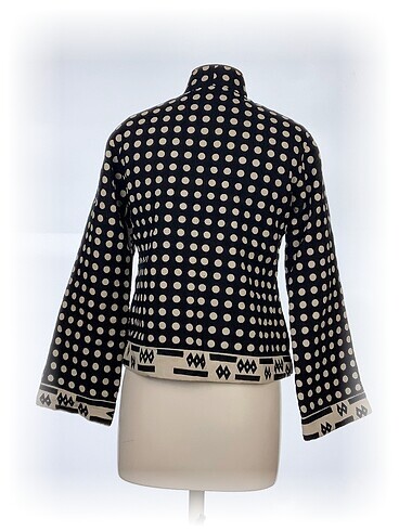 m Beden Vintage Love Ceket %70 İndirimli.