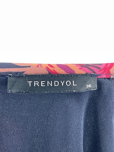36 Beden çeşitli Renk Trendyol & Milla Kısa Elbise %70 İndirimli.
