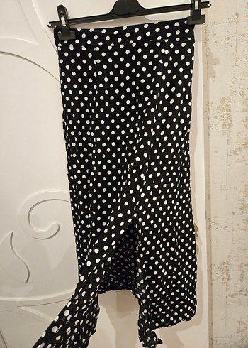 Puantiye Desenli Siyah diz alti yırtmaçlı Etek - Görsel 2