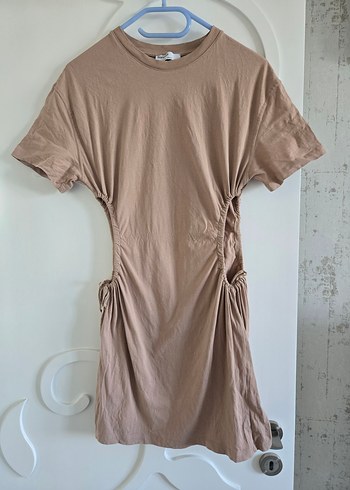 Bershka Bershka Bej yanlqri dekolteliVücuda Oturan Midi Elbise