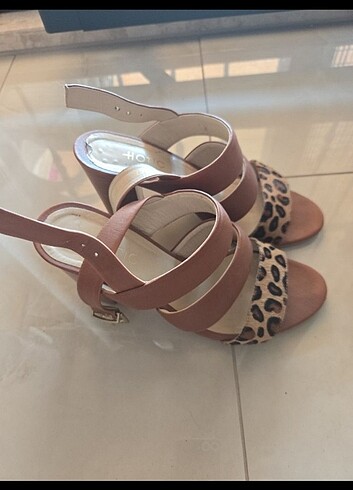 38 Beden Hotiç taba leoparli sandalet